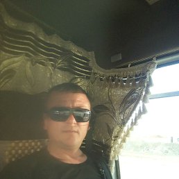 Vladimir, 44, 