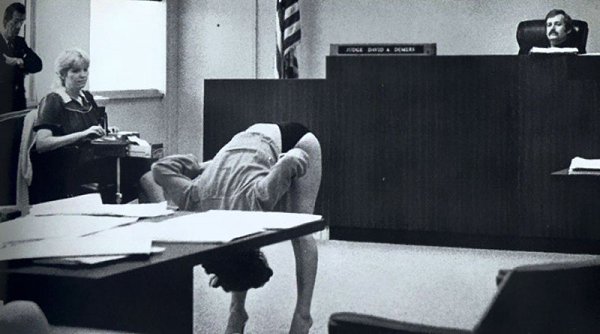 Девушка доказывает свою невиновность.В 1983 году полиция округа Пинеллас в штате Флорида задержала ...