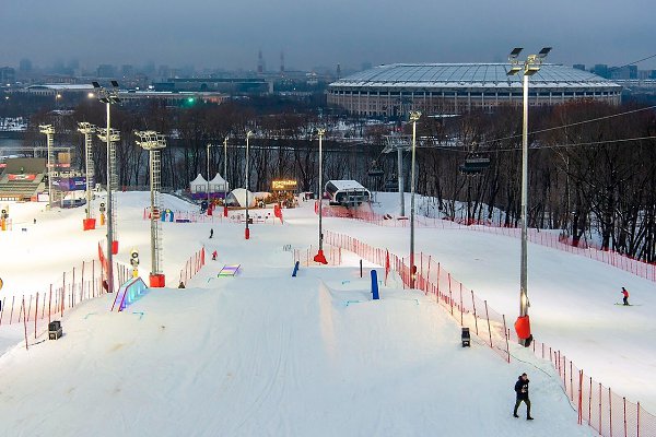 В Москве открылся горнолыжный комплекс и эскалаторная галерея на Воробьевых горах.Это лыжный ... - 7