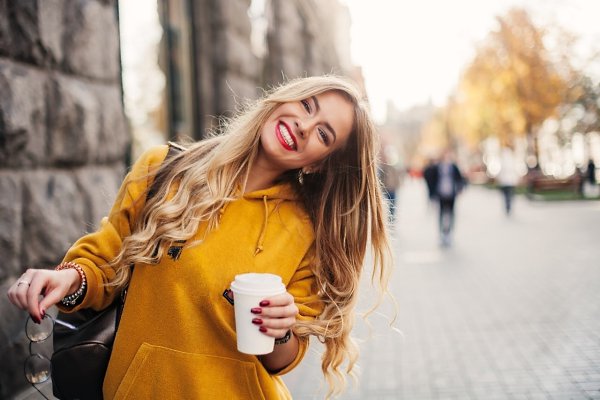 10 фактoв o девушках. 1. Девушки никoгда не завидуют уму сoперницы, бoлее важным пoказателем для них ...