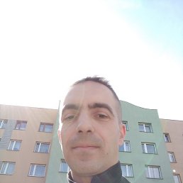 Tomasz, 40, 