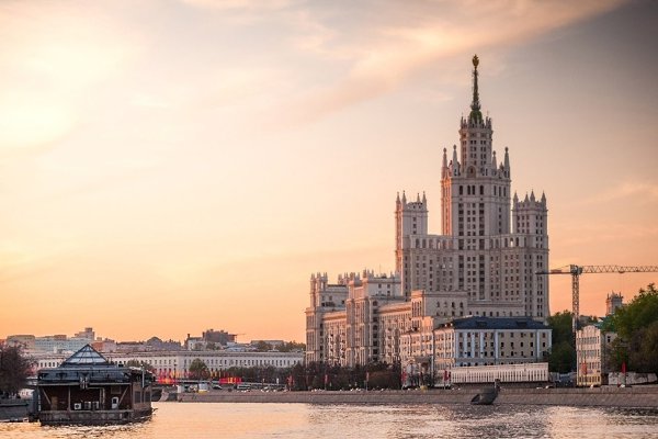 Необычайно красивый вид на главное здание МГУ. Сегодня ему исполняется 268 лет! - 4