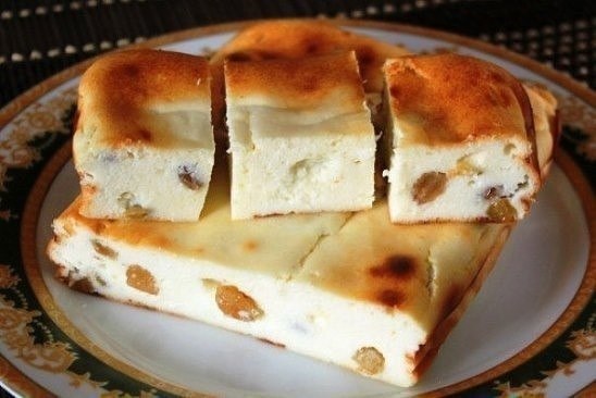 Фантастически вкусная творожная запеканка.Ингредиенты:250 г творога1 ст. ложка сахара0.5 чайной ...