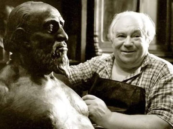 :) В 1964 году советский антрополог и скульптор Михаил Герасимов выполнил реконструкцию облика Ивана ...