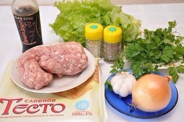 Шашлычки со слоёным тестом на шпажках.Ингредиенты:фарш мясной – 500 г,тесто слоеное бездрожжевое – ... - 2