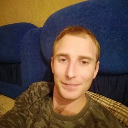 Dmitrii, 32, 