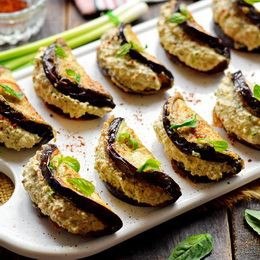 Баклажанные дольки с ореховой начинкой.Вряд ли есть люди, кому не нравится грузинская кухня, ведь ...