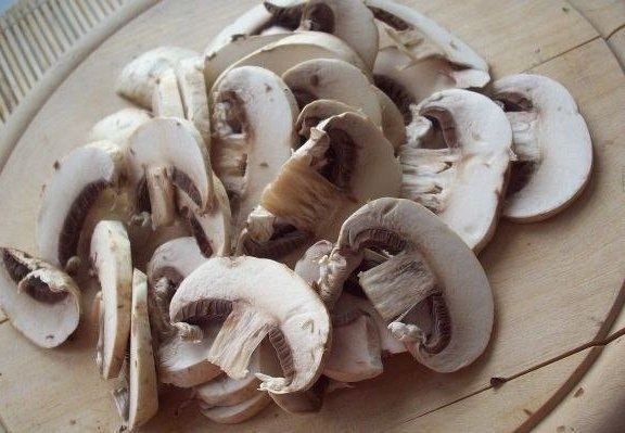 Сырный суп(с шампиньонами и брокколи).Сегодняшний рецепт — очень вкусный сырный суп (вариации супа ... - 3