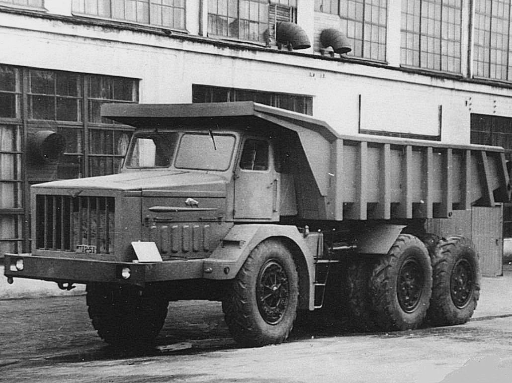 Маз-530 самосвал. Маз 530. Карьерный маз. Карьерный маз. Маз-525 (1951).