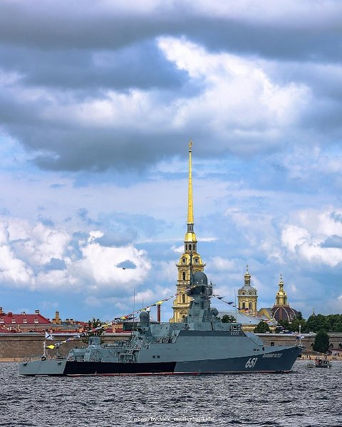 Линеиныи корабль «Полтава» осуществил переход в акваторию Невы, где ошвартовался в самом центре ... - 5