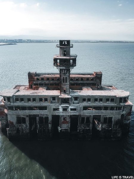 Дагестанский ФортБоярд.Заброшенный цех Дагдизель в Каспийске - 3