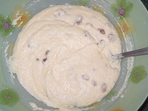 Манник с изюмом.Нам потребуется:-1 стакан манной крупы-1 стакан кефира-0.5 стакана сахара-80 гр. ... - 2