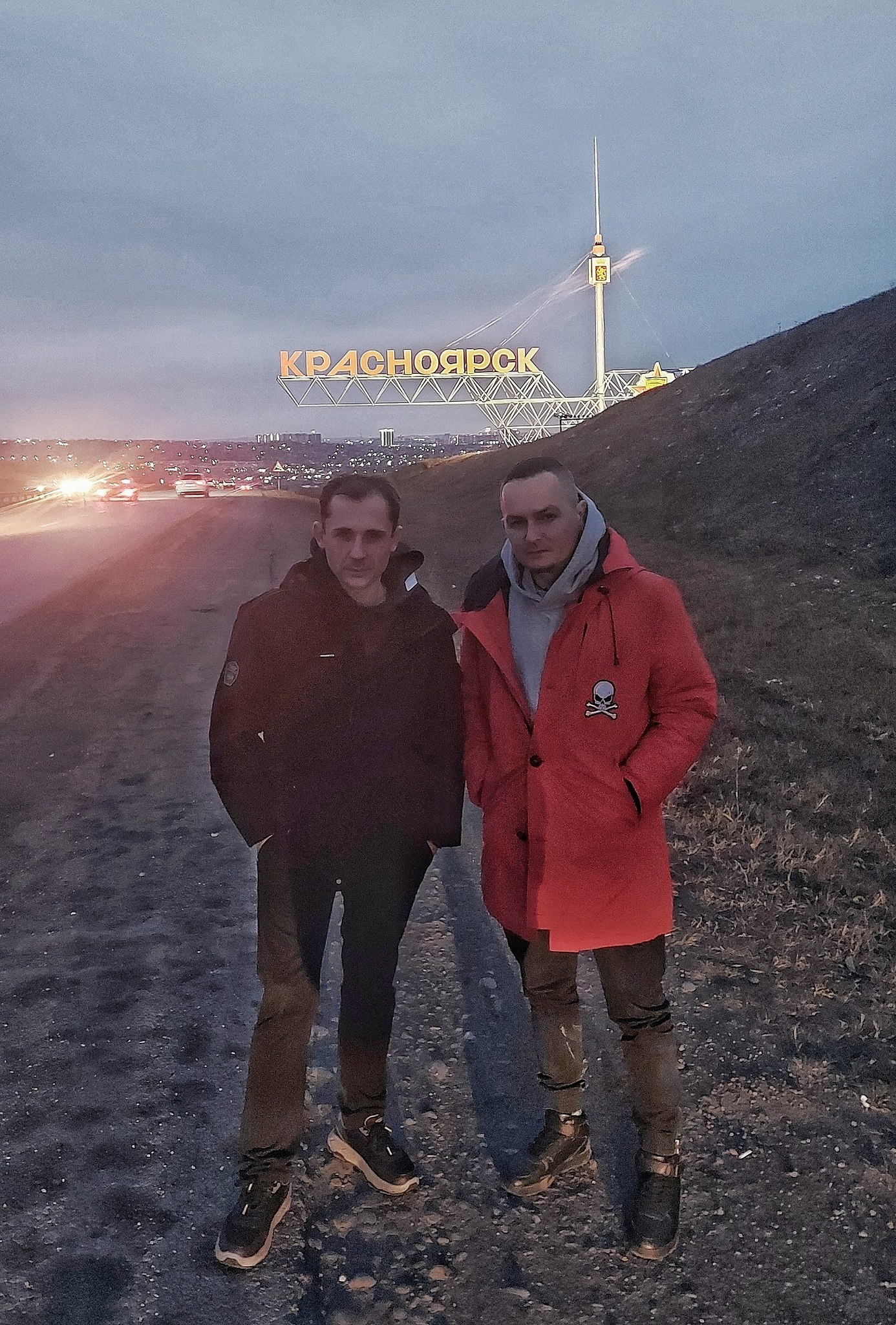 Миром правит музыка, моим миром) Владеет и регулирует)