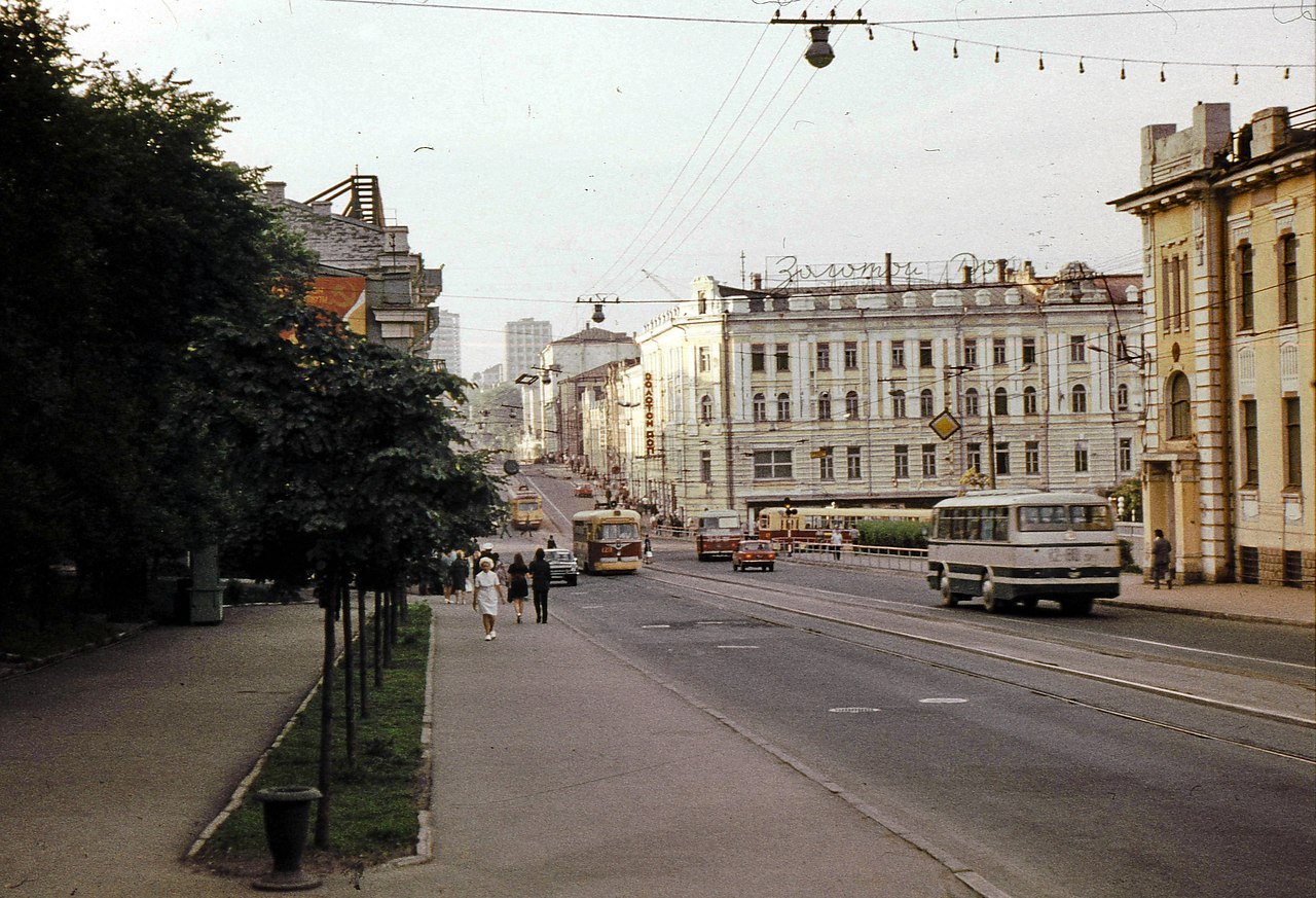 Владивосток. Перекресток улиц 25 Октября и Ленинская. 1975 ... | Назад в  СССР | Фотострана | Пост №2484578531