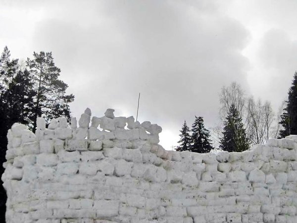 Из играли из крепость во снега. Снежная крепость. Снежная крепость СССР. Крепость из снега. Маленькая крепость из снега.