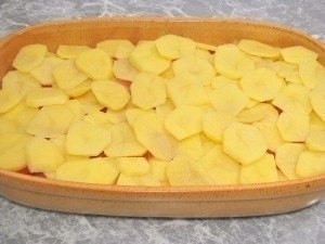 Рыба с картофелем, запеченные под майонезом .Ингредиенты: -500 г филе рыбы (тилапия, судак, палтус, ... - 4