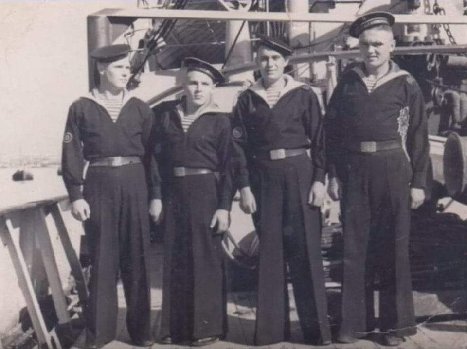 Почему моряки носили брюки клеш? Причины, фото и видео