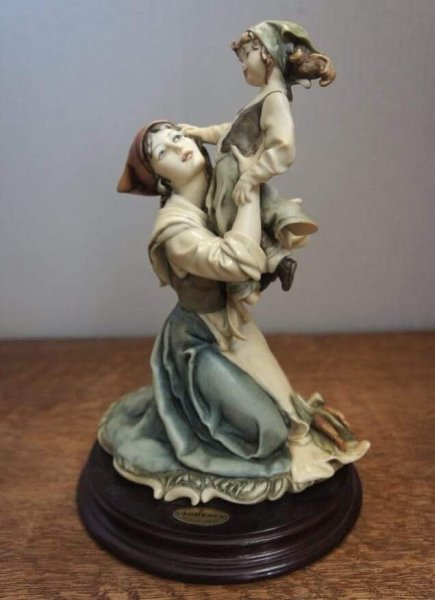 Фарфоровые статуэтки от Джузеппе Армани.Материнство