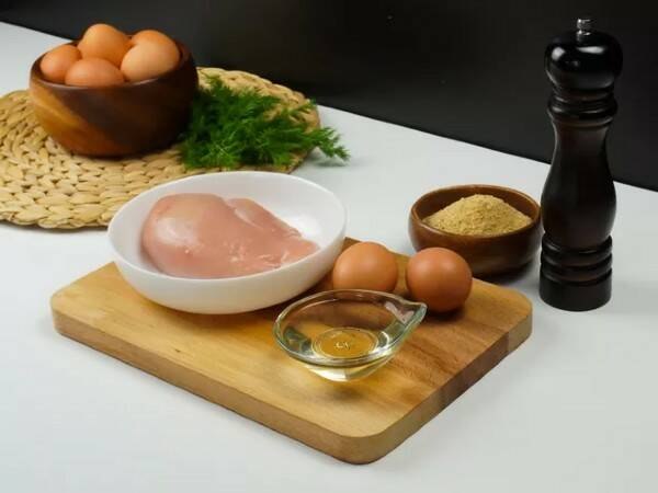 Куриный шницель в панировке.Ингредиенты:Филе куриной грудки 250 гКуриное яйцо 2 шт. Панировочные ... - 2