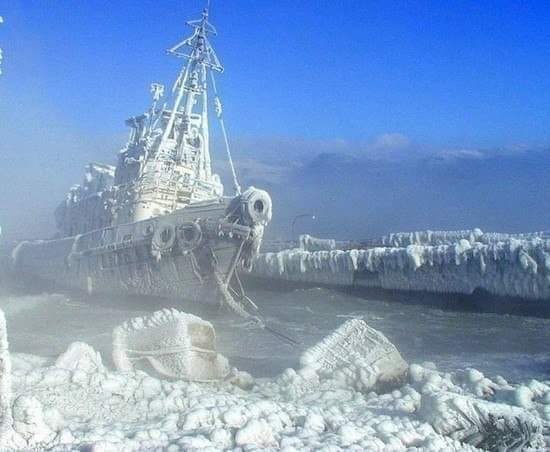 :) Жертва своего воображения.В середине XX века английский грузовой корабль, перевозящий из ...