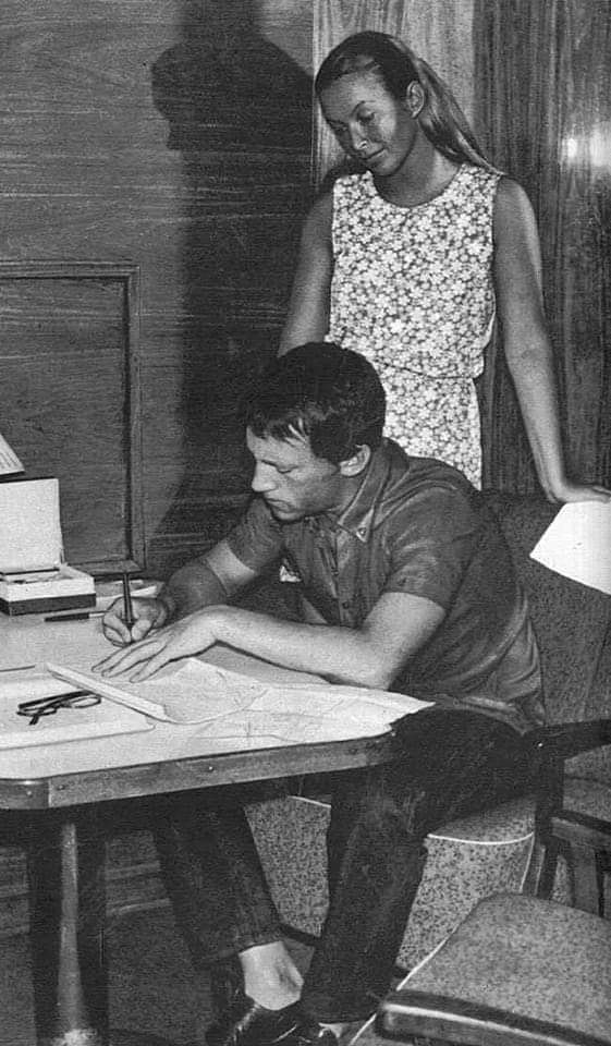 :) Анкета, которую заполнил Владимир Высоцкий 28 июня 1970 г. по вопросам артиста театра им. ...
