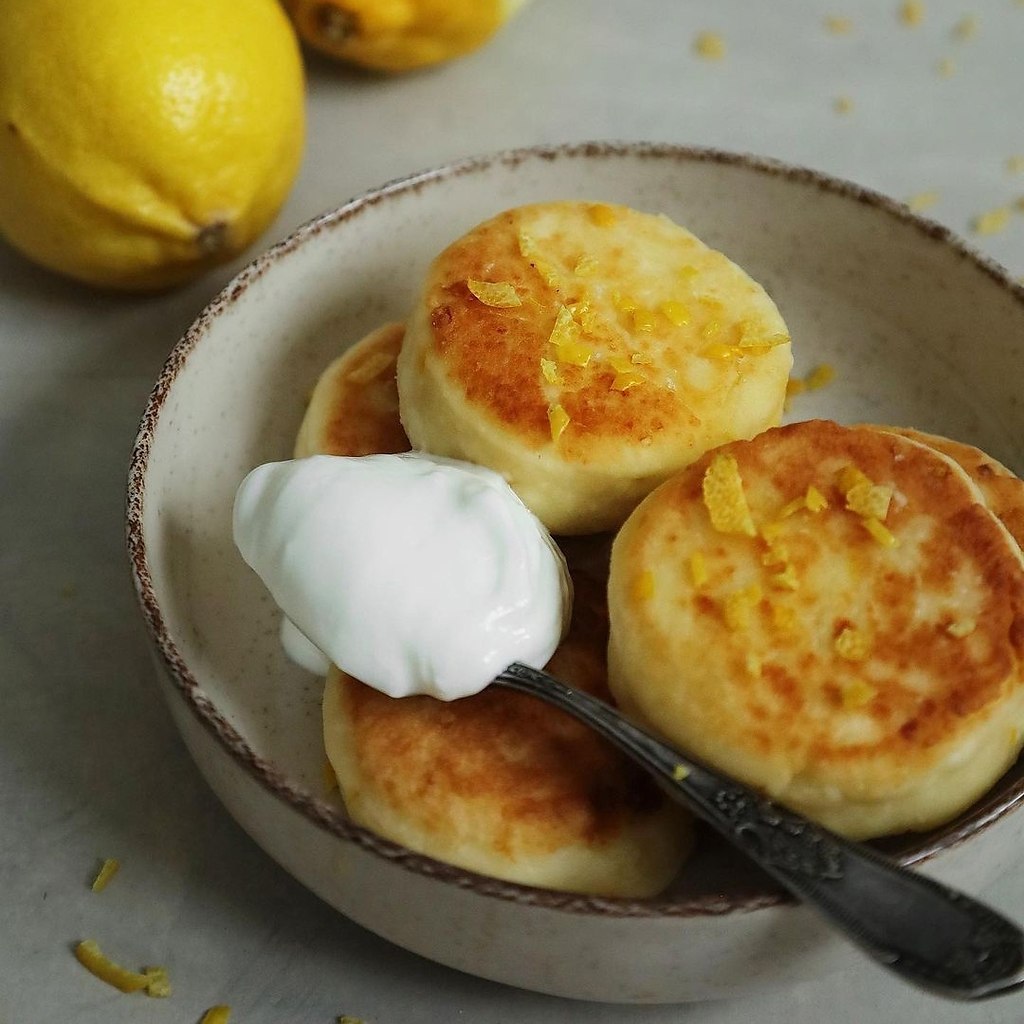 Манные котлетки с изюмом и лимонной цедрой