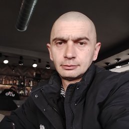 Zoran, 42, 