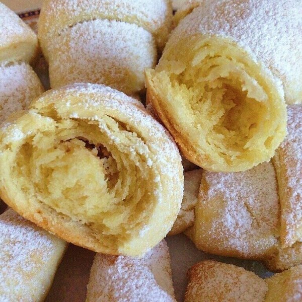 РОГАЛИКИ. .Очень вкусные, мягкие, рассыпчатые рогалики, просто тают во рту. Для теста 1: сметана - ... - 6