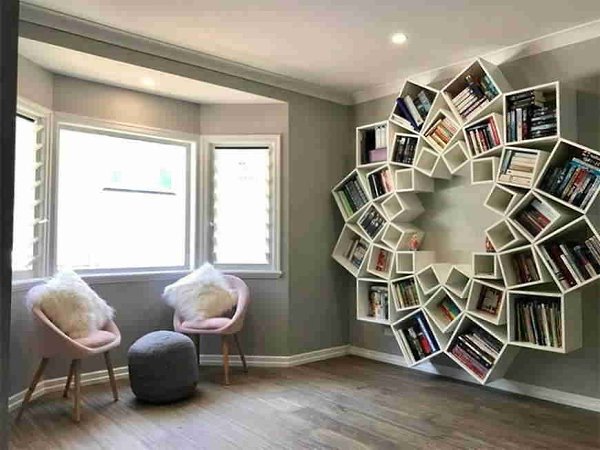Необычная конструкция из книжных полок своими руками - 4