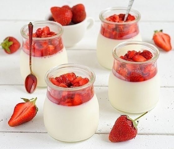 10 десертов с КЛУБНИКОЙ без выпекания! 1. КЛУБНИЧНЫЙ ДЕСЕРТ Ингредиенты: 3 ст. л. желатина + 1 ст. ... - 7