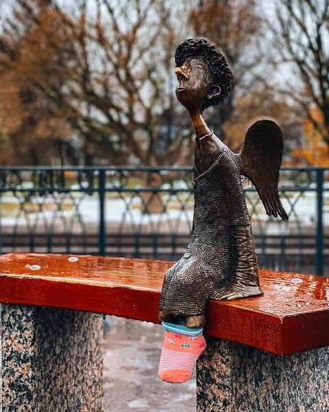 Младшенький ангел Петербурга в Любашинском саду.Ну а где старшенький сидит и читает книгу, думаю, ...