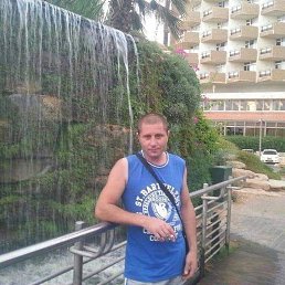 Sergjei, 37, 