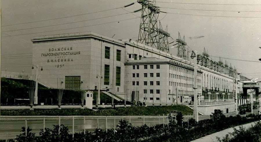 29 декабря 1955 года введён в эксплуатацию первый гидроагрегат Куйбышевской ГЭС.Куйбышевскую ГЭС ...