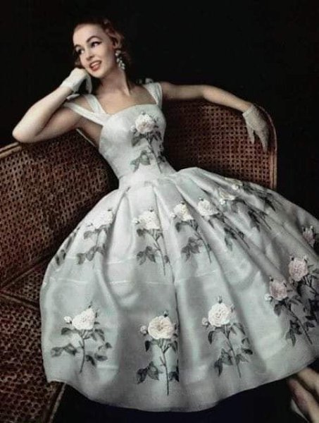    Couture Givenchy, 1956 