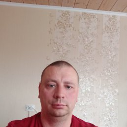 Denis, 40 , 