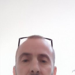 Viktor, 48, 