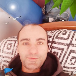 Oleg, 42, 