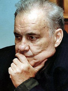 Эльдар Рязанов."В мои годы сердечная лирика?Ничего нет смешней и опасней.Лучше с тонкой улыбкой ...