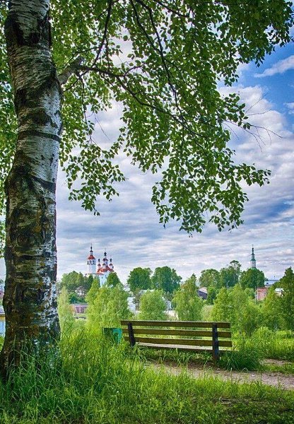 А что там впереди - никто не знает... И сколько предстоит нам пережить. Пусть только Бог родных ...