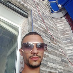 Reda, 28, 