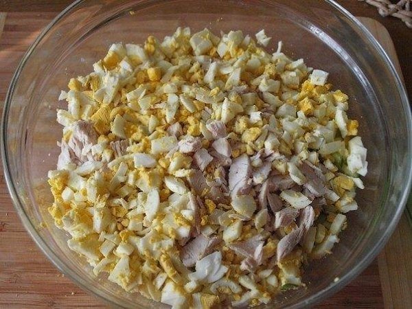 Салат из пекинской капусты с курицей.Ингредиенты:Пекинская капуста – 300 грКуриное филе – 1 ... - 7