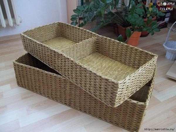 Плетем из газетных трубочек корзинку с перегородкой