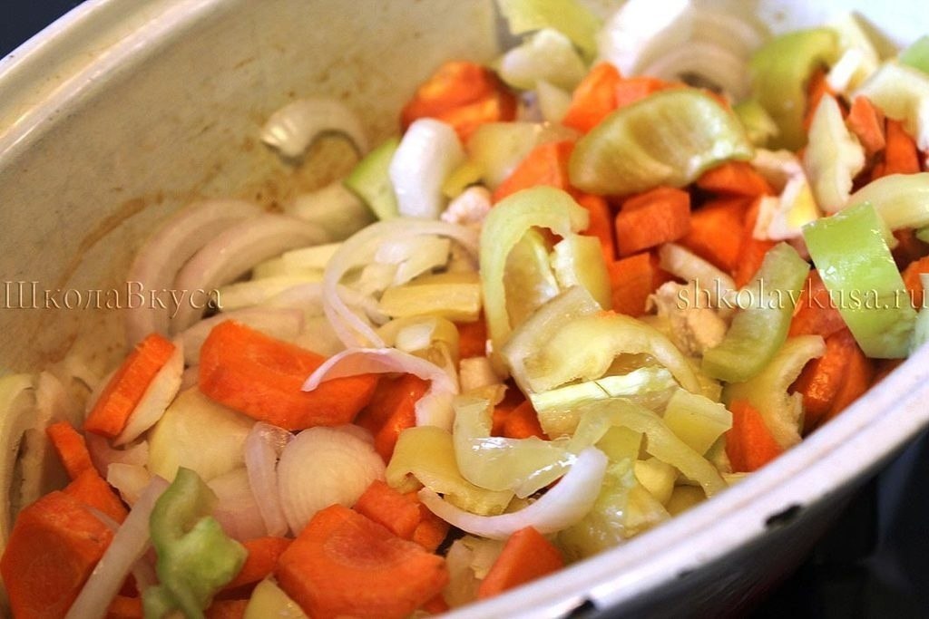 Овощное рагу с курицей.Ингредиенты:Куриное филе или куриная грудка - 600 грКартофель - 400 грЛук ... - 8