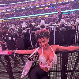 Ebony, Tampa, 28 ���