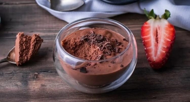 Шоколадный мусс из творога. Очень нежный и вкусный десерт.Ингредиенты:Творог мягкий — 300 гЙогурт — ...