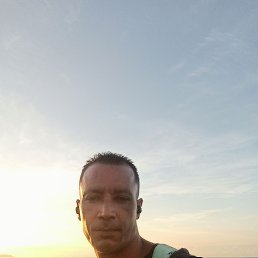 Yoansi, 39, 