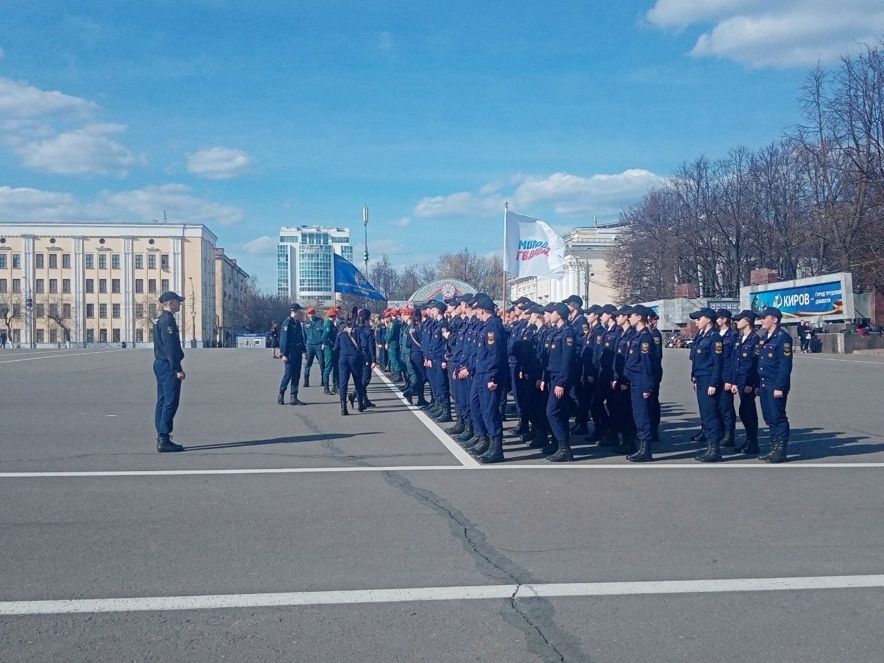 Как проходит репетиция парада. МЧС на параде Победы. Чебоксары репетиция парада. Репетиция парада Ульяновск 2024. Генеральная репетиция парада.