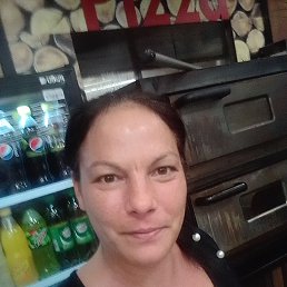 Andrea benesch, 37, 