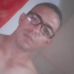 Alberto, 42, 