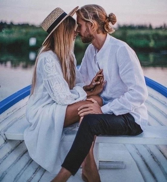 В отношениях между мужчиной и женщиной, уши и слух не нужны. Нужны лишь глаза, смотрите, ...